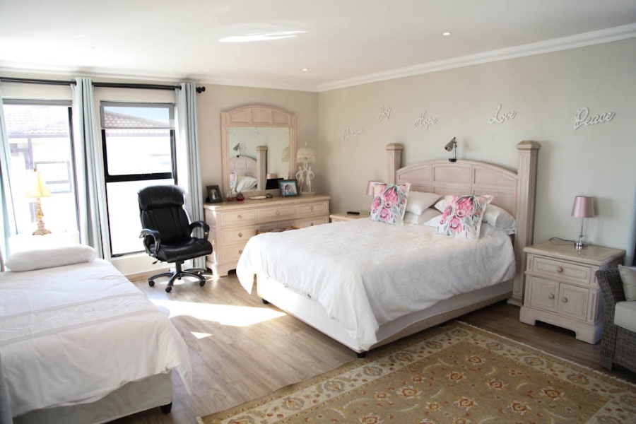 4 Bedroom Property for Sale in Calypso Beach Western Cape